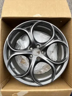 7gd49u3saa Alfa Romeo Set Of 4 19x8 Giulia 5 Hole Gunmetal Oem Rims See Description