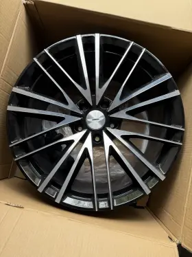 Ky73-1007 Aston Martin Dbs Set Of Wheels - Oem. These Are In Mint Condition