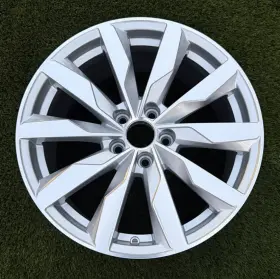 8w0601025s Audi Used 18 Inch X 8 Machined Silver Alloy Factory Oem Wheel Rim 2016-2023 A4