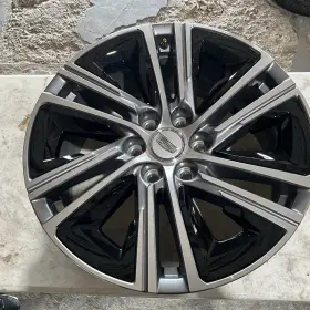 85514112 Cadillac 2023 - 2024 Lyriq Oem 20x9 Silver Wheel Rim With Black Inserts Scuffs