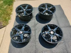 23417380 Chevrolet C8 Black Trident Wheels