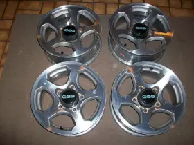 Sm13l3 Chevrolet 4-15x6 Inch Aluminum Wheels And Center Caps Geo Tracker Suzuki Sidekick Samurai Sm13l3 Chevrolet 4-15x6 Inch Aluminum Wheels And Center Caps Geo Tracker Suzuki Sidekick Samurai