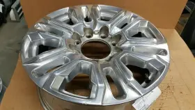 560-05957 Chevrolet Truck Wheel 20x8-1/2 6 V Spoke Opt Rqa Fits 20-23 Sierra 2500 Marks On Face