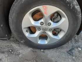 5rj40xzaaa Chrysler Used Wheel Fits 2017 Pacifica Road Aluminum 17x7 5 Spoke Bladed