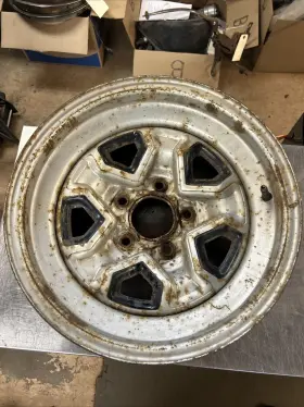Xa082289975 General Motors 1994 Blazer Steel Rally Wheel 15x7jj 5x4 3/4 Inch Pattern 4 Bs. Used