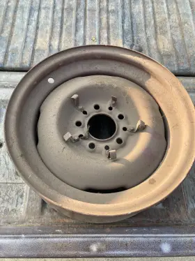 L1000 Hudson Kaiser Studabaker 15x 5.5 Steel Wheel