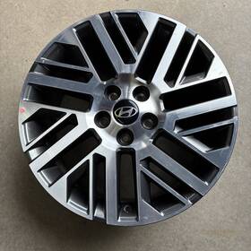 Hyundai 5713193 2025-2026 Palisade 18ftft Oem 7 Tri-spoke Wheel 18x8 5x4.5 52910-p9110 3-a