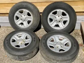 1ah73trmac Jeep 2007-2018 Wrangler 16 Inch Steel Wheels With Tires And Center Caps - Set Of Four