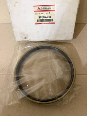 Mitsubishi Mc807438 Oem Genuine Oil Seal Rr Wheel Hub Inr