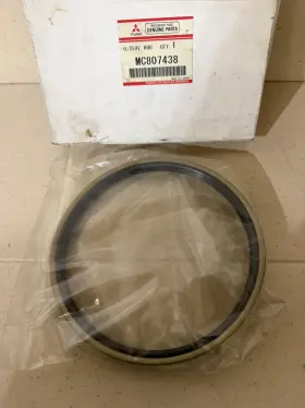 Mc807438 Mitsubishi Oem Genuine Oil Seal Rr Wheel Hub Inr