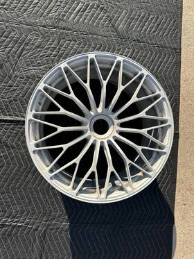 Oem 470.601.017 20 Inch Lamborghini Aventador Svj Front Wheel Rim Factory Stripped