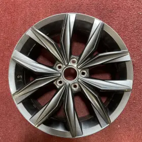 70090 Oem 22-24 Volkswagen Tiguan 18x7 Inch Pre-owned Charcoal Wheel
