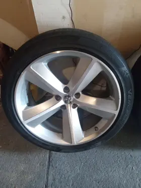 1746494637 Srt 20 Inch Wheels