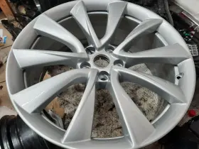 560.ts1p18 Tesla 3 2018 Wheel 1671443