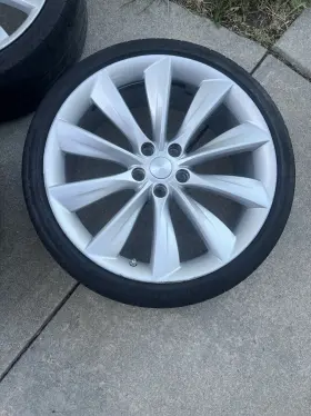 600586600e Tesla 21x8.5 Turbines Wheels