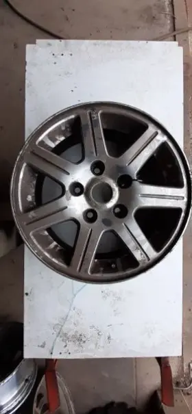 560-70284 Volvo Wheel 16x6-1/2 Alloy 7 Spoke Indented Spokes Fits 04-10 40 Series 759983
