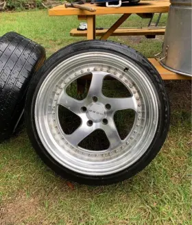 56181052 Whistler Wheels 56189508 Set Of 4 Staggered 5x114.3 18x9.5 18x10.5 Zedd Machine Silver And Hubcap