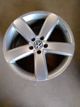 2012 Volkswagen Cc Daytona 18" Spoke Aluminum Wheel Rim 2009 2010 3C8601025E Used. Price: $160.00.