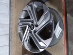 Wheel 18X7-1/2 Alloy 5 Spoke Black Inlay Fits 21-23 Santa Fe 2136903 Used. Price: $186.10.