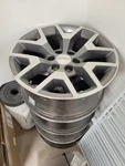 Oem Gmc Alloy Wheels Sierra 1500 Featuring Gunmetal Finishing Used. Price: $150.00.