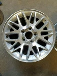 Wheel 17X7-1/2 Aluminum 20 Spoke 5" Center Cap Fits 02-04 Grand Cherokee 295869 Used. Price: $120.38.