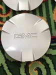 02 04 Gmc Repainted Silver Envoy Hubcap Center #9593388 1PIECE Used. Price: $25.00.